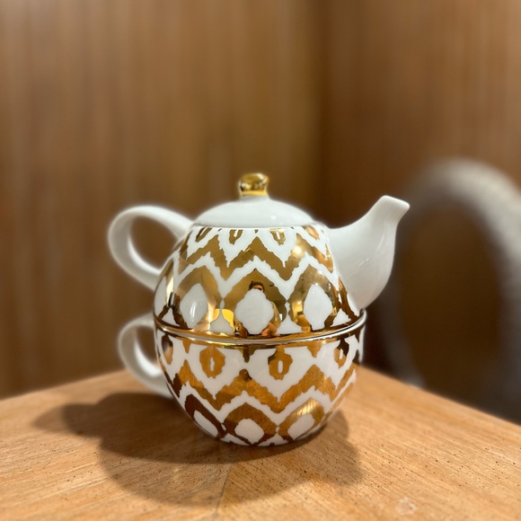 C. Wonder Stackable White & Gold Teapot Limited Edition - Picture 11 of 14